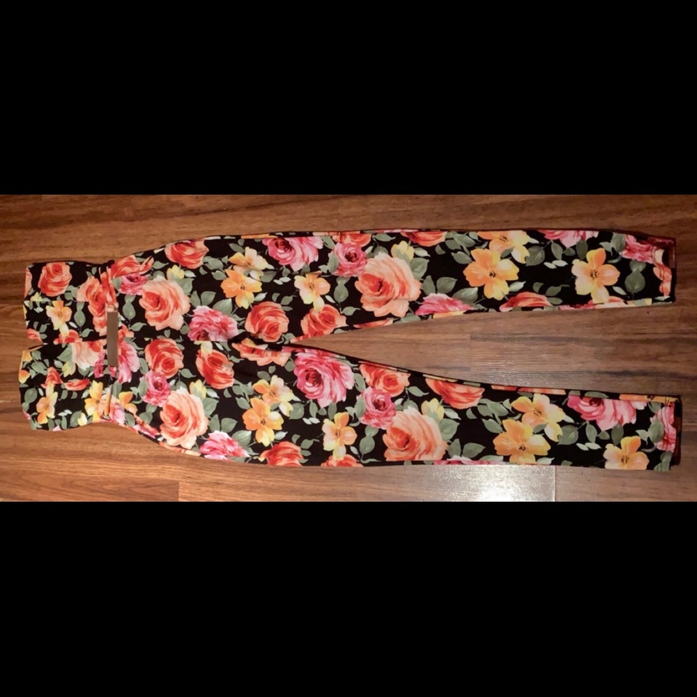 Fancy Floral jumpsuit *Don’t accept checks*